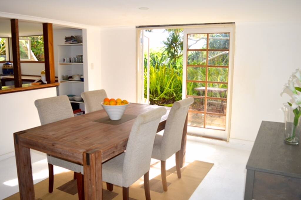 Beachfront apartment in lush natural setting ideal for relaxing and recharging.