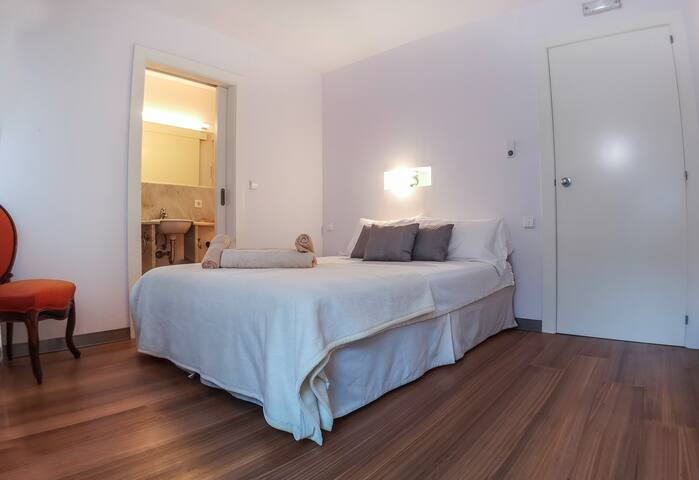 Suite rural con balcón al frente