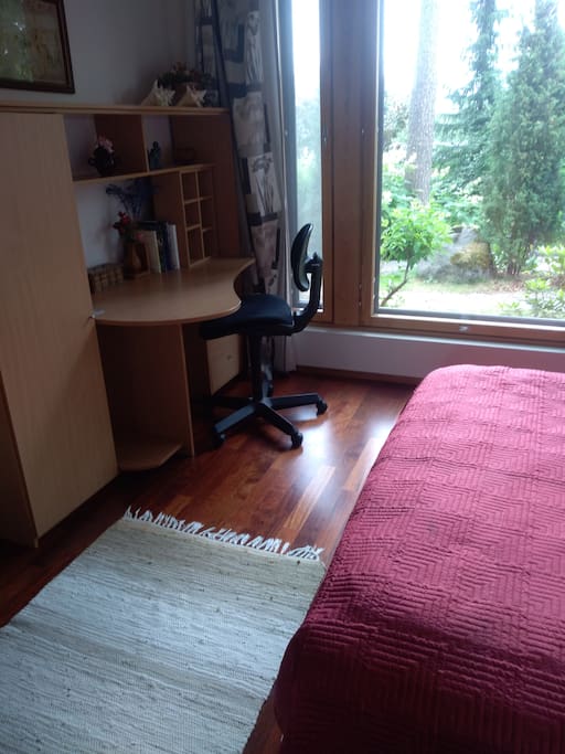 bedroom 1 desk