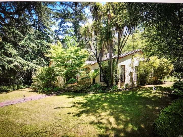 4 bd / 4 ba Home in Downtown Calistoga Houses for Rent in Calistoga