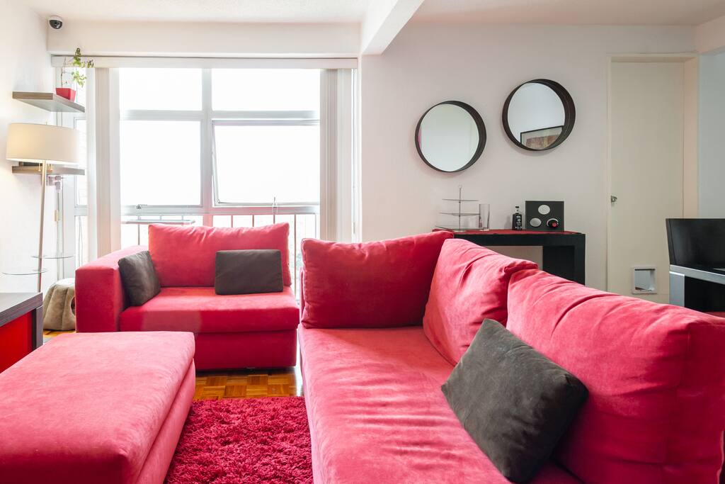 Bask in the sun in the shared comfy living room! - ¡Toma el sol en la cómoda sala de estar compartida!
