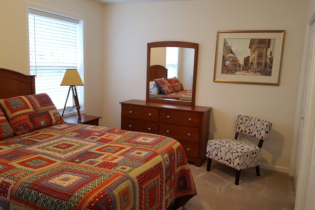 Master bedroom with queen size bed
