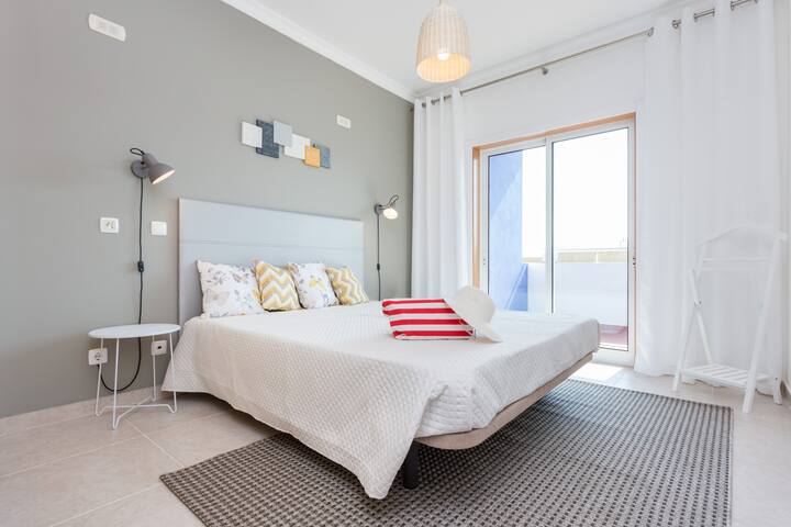 Izba s manželskou posteľou veľkosti Queen