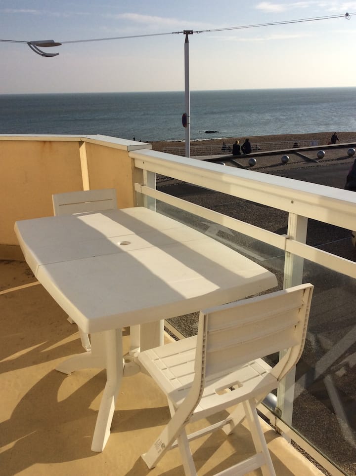 T2 sea front in StMarcsurMer near La Baule Apartments for Rent in