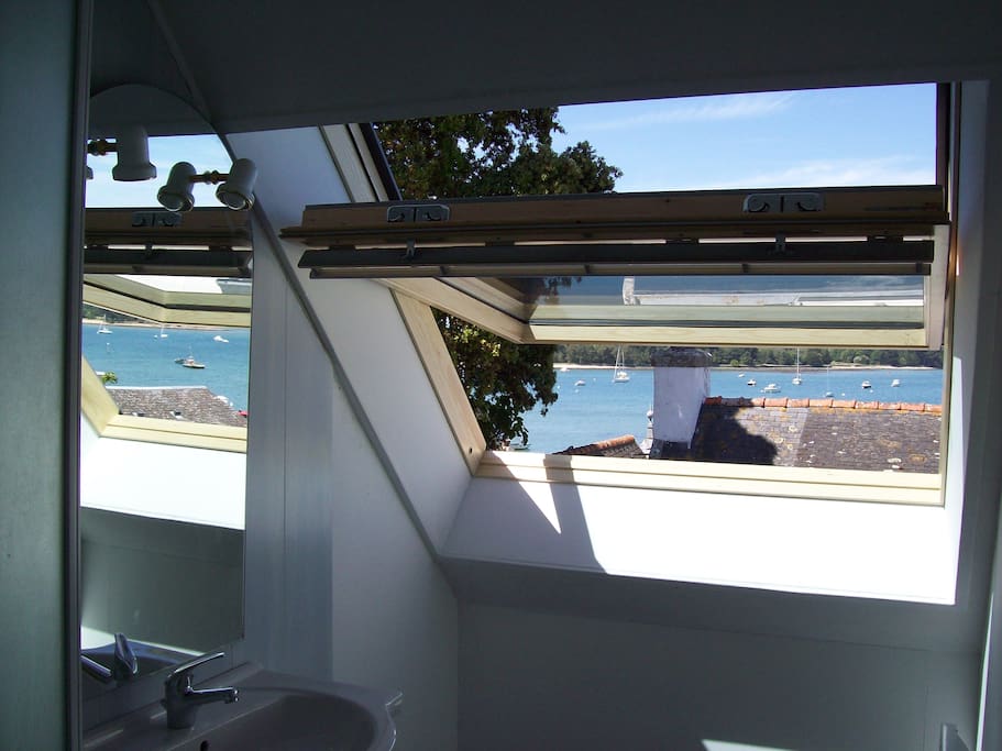 Belle vue également de la salle de bain...
