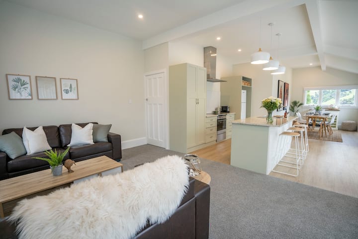 Stylish Seaview Villa Perched Above Akaroa - Akaroa
