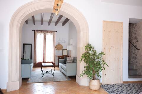 Typical village house in Santanyí