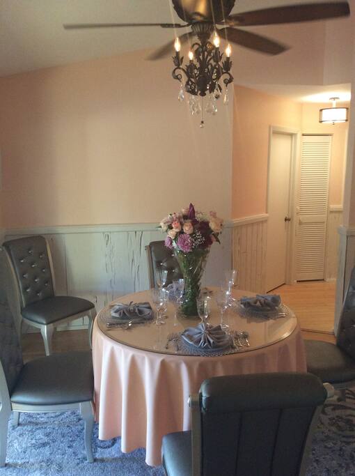 Dining room seating for 6