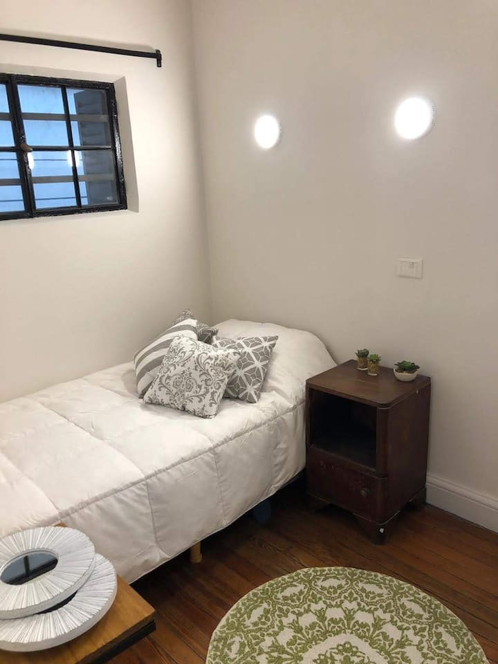 Habitación con entrada independiente en Parque Chacabuco