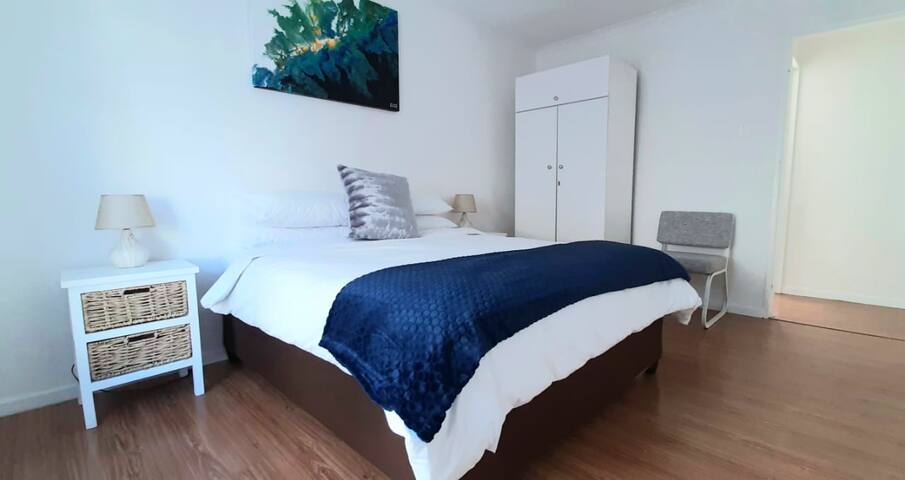 Home in Lakeside, Cape Town gallery image 5