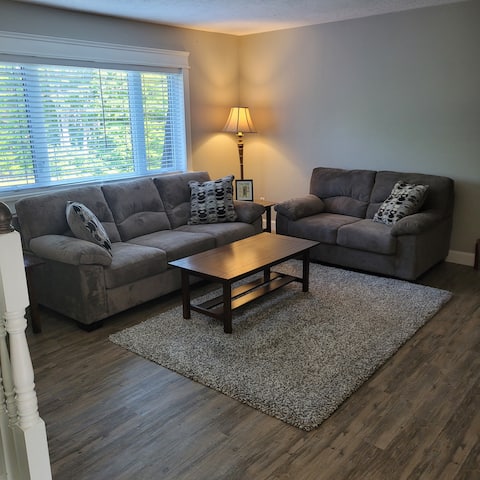 Popular Airbnb listing: Rocklawn House in Gravenhurst
