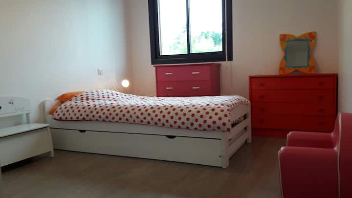 dhomë 2 fëmijë në katin përdhes