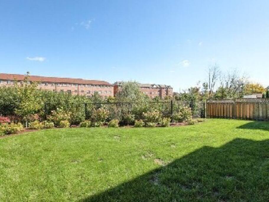 Enjoy backyard facing ravine and deck.