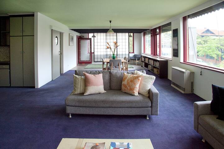 Huge, stylish, central, 3 br apartment with pool. gallery image 3