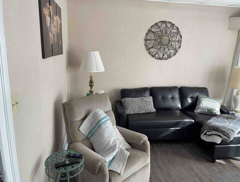 Lovely 2 bedroom apt with free parking