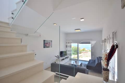 Popular Airbnb listing: Villa LEONA in Općina Okrug