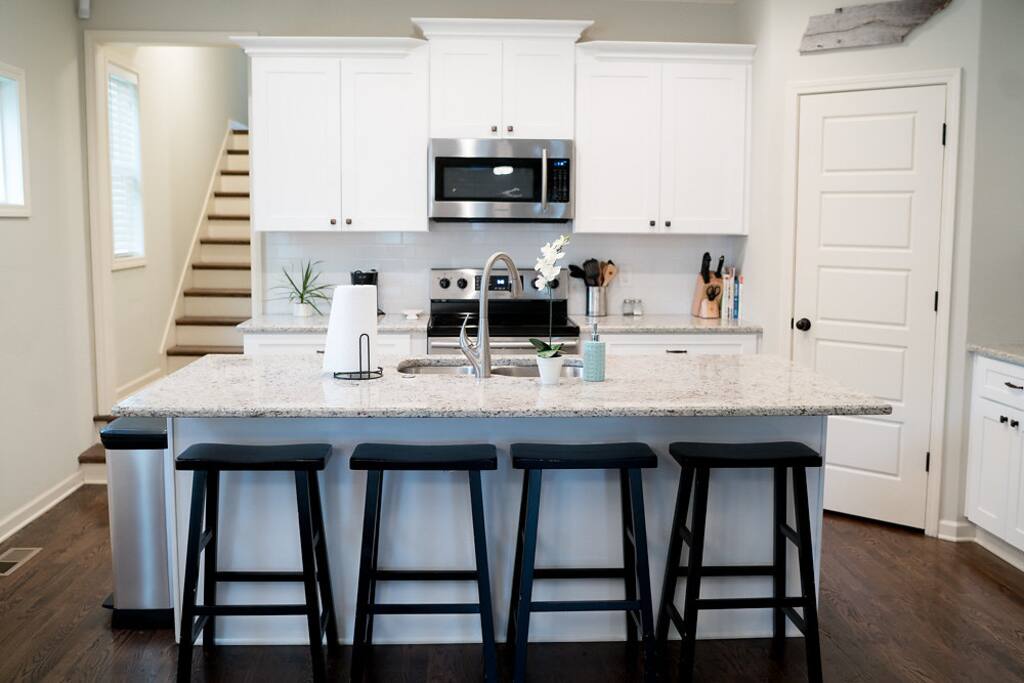 gorgeous kitchen and bar island