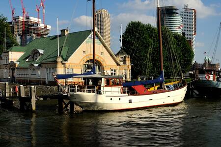 Stylish Boat on unique location Rotterdam Centre