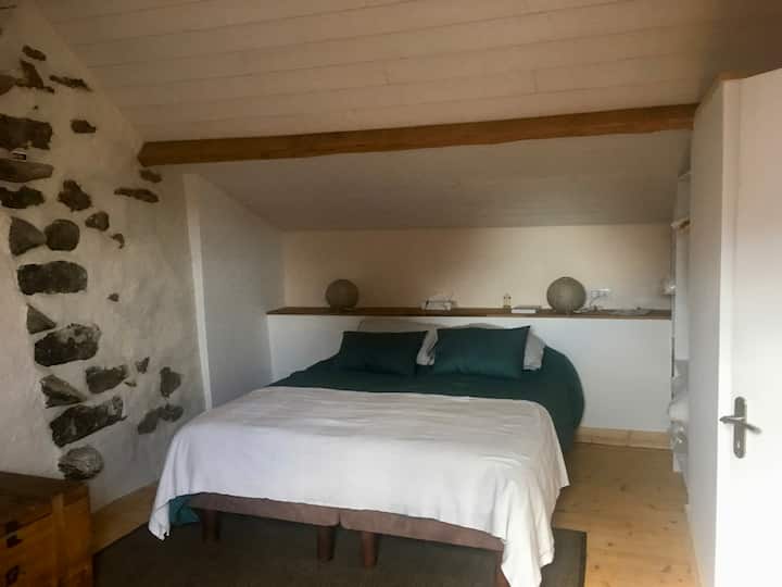 Chumba kikubwa chenye kitanda 180 