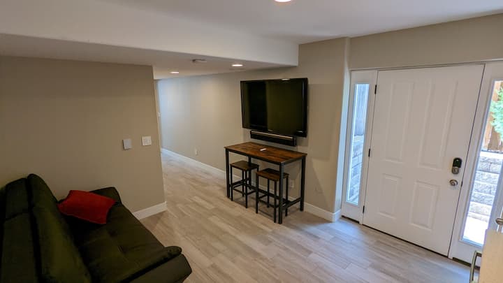 Moderna unidad en la ley con entrada independiente - Airbnb