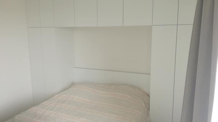 Sovrum med dubbelsäng