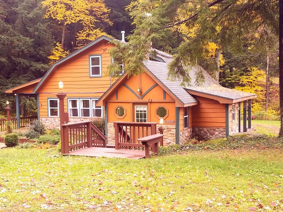 Hobbit House in the Fall