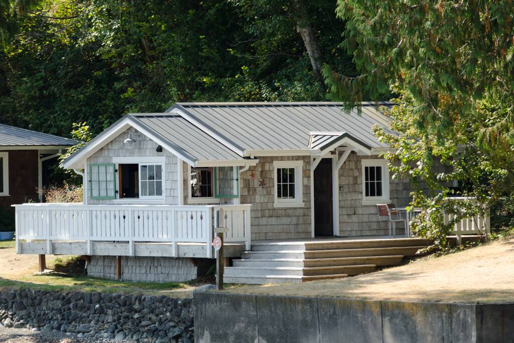 Hood Canal Beach Cottage, 315' Cove with Oysters Cabins for Rent in