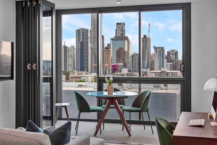 Prime Position 2 X Bed, Parking, Pool, Views - Brisbane