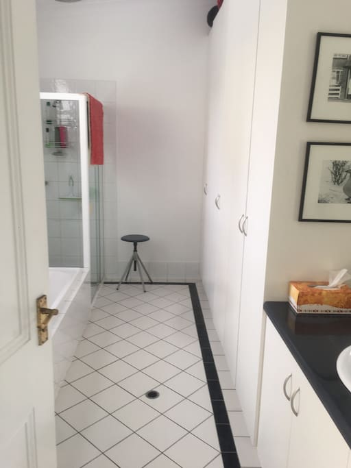 Private Guest Bathroom