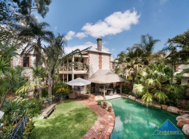 Historic Perth Riverside house. Pool, beach, cafes