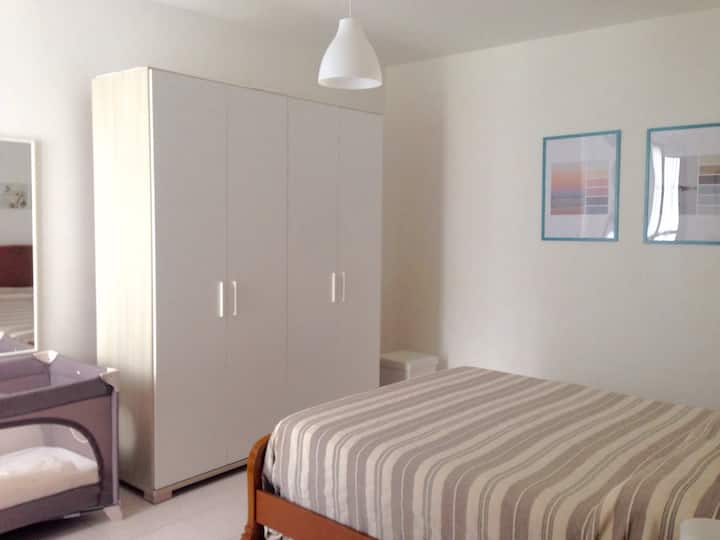 Dvojlôžková izba s detskou postieľkou 