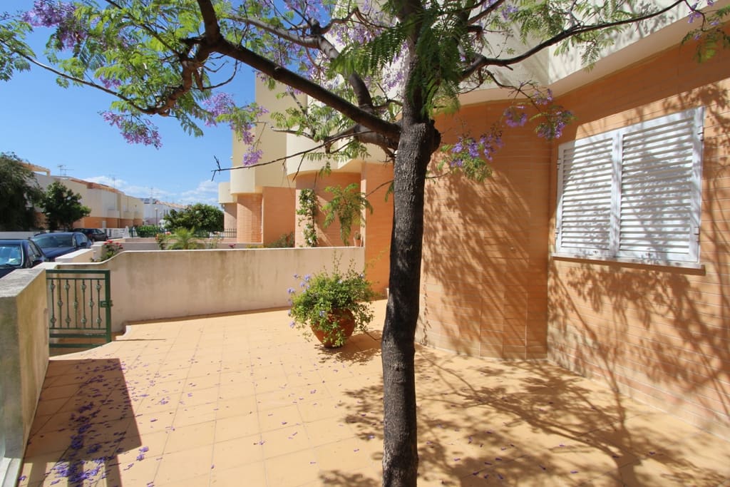 Casa das buganvílias e o bairro