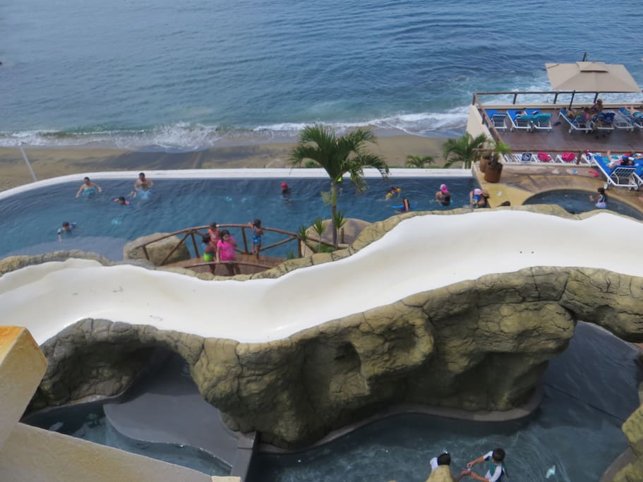 Tobogán en club de playa