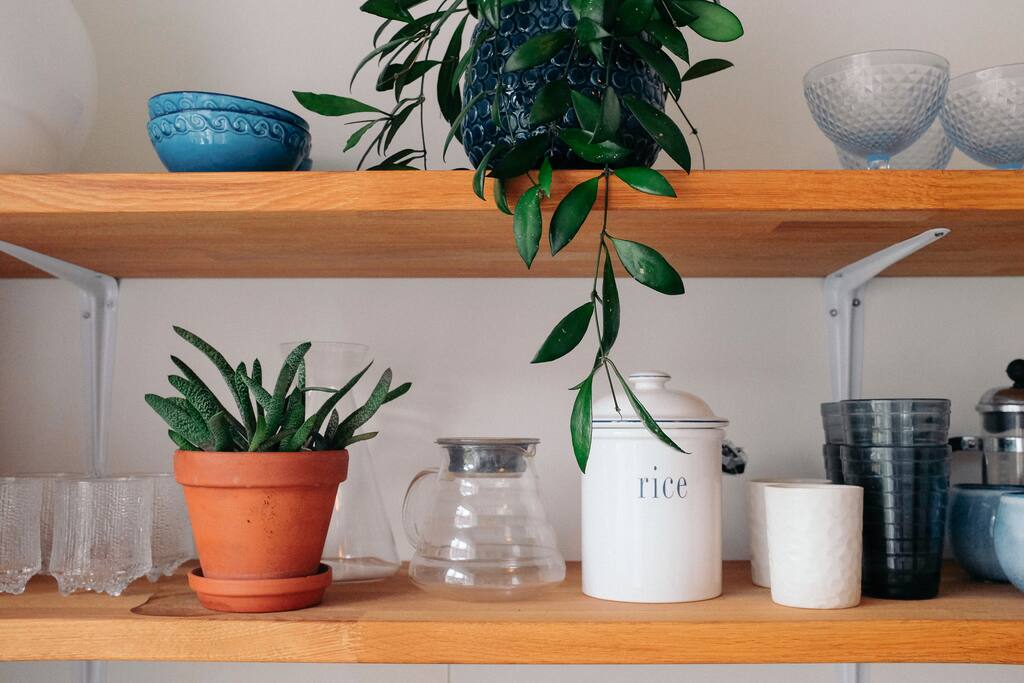 Everything is fully equipped in the kitchen.