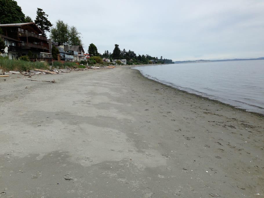 CORDOVA BAY HIDEAWAY in Victoria B.C. Houses for Rent in Victoria