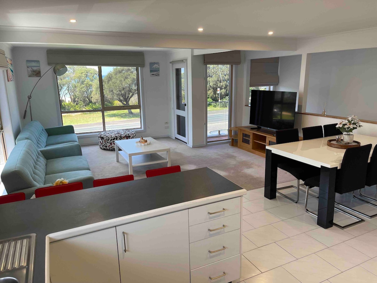 Popular Airbnb listing: The Waterfront - The beach at your doorstep! in St Leonards