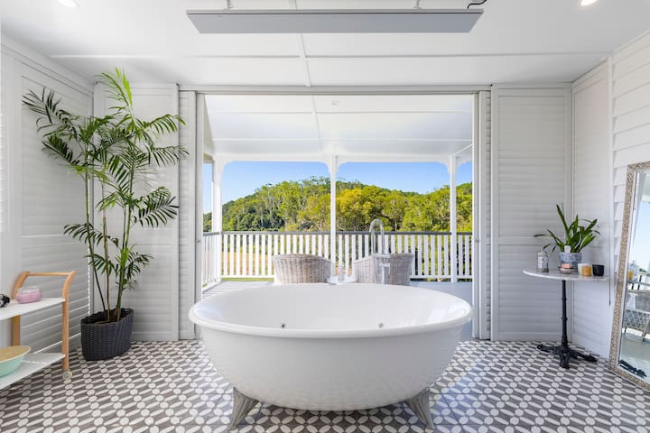 Bird Song Valley, Montville Home amongst the Trees