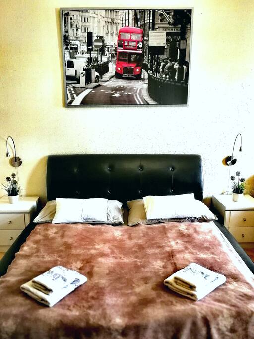 Quin/king size bed in the main room