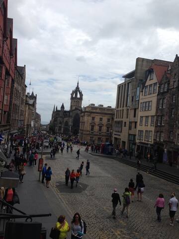 Top Royal Mile Lawnmarket Old Town gallery image 4