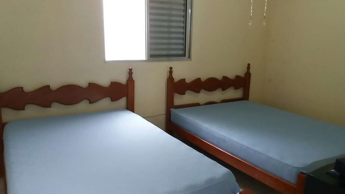 Апартман 2. Има 2 брачни кревета и 4 места