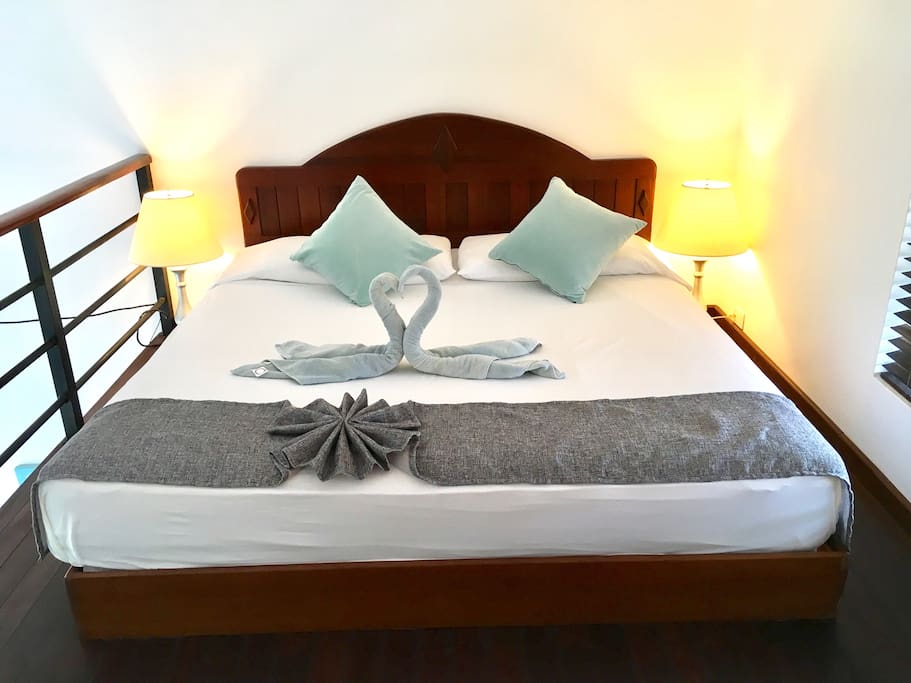 King size bed, Italian sheets and daily towel art