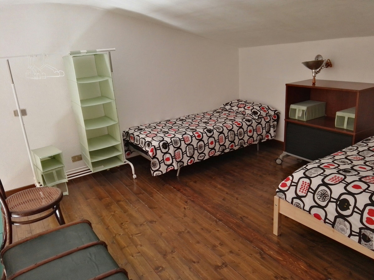 лофт стая с две легла