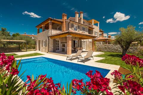 Villa Natalie-luxury disabled holidays