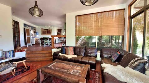 Successful Airbnb property: Country house with infinity pools in Melipilla