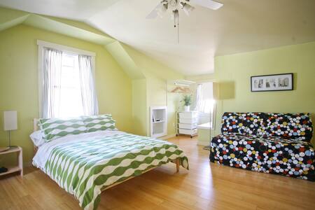 Hyde Park Flat - Bamboo Floors