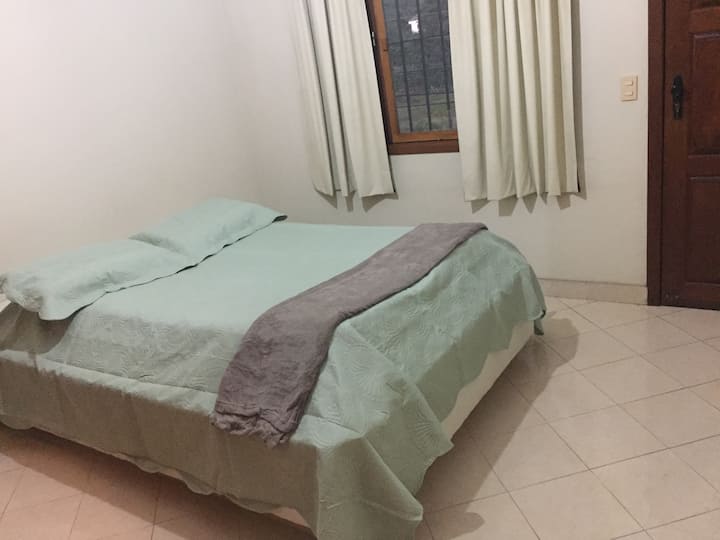 Двойна спалня с предни балконски гори и магистрала