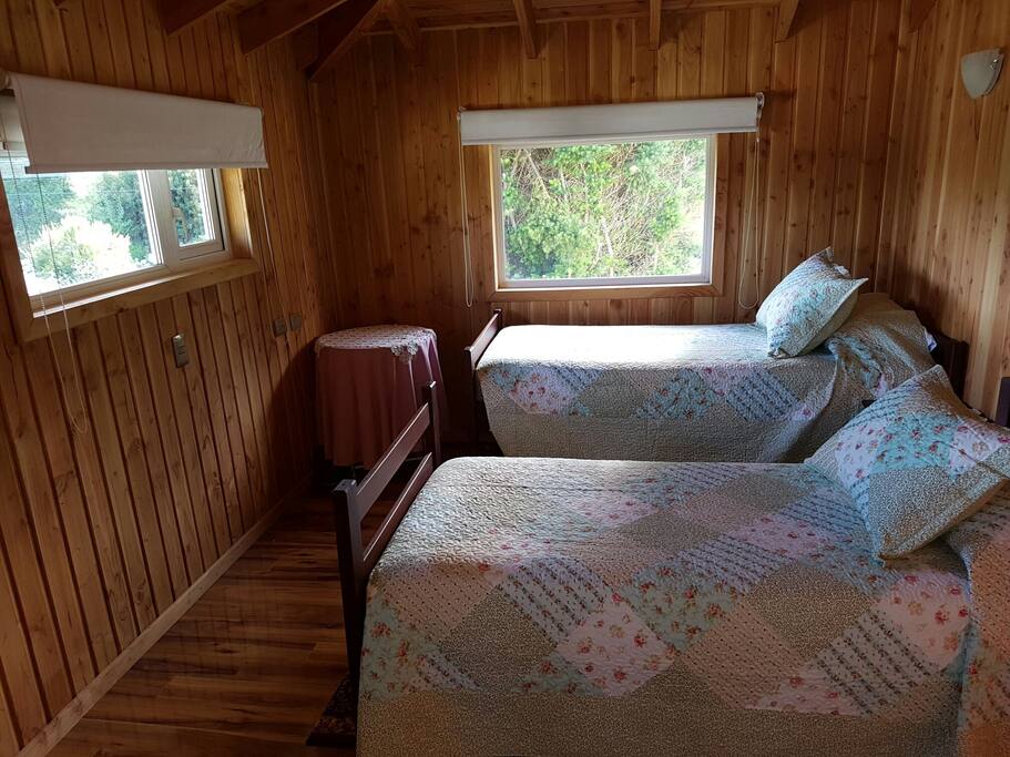 Segundo dormitorio con 2 camas Full (plaza y media)
