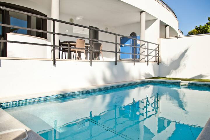 Holidays beach house with pool gallery image 3
