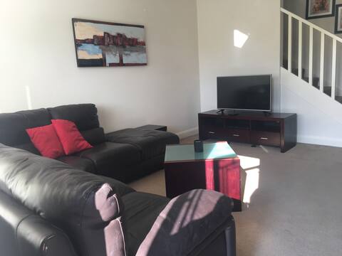 Top performing Airbnb: Travers Street Apartment in Wagga Wagga