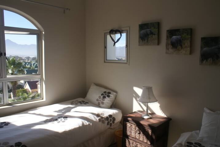 Flat B406 on the beach in a golf secure estate gallery image 4